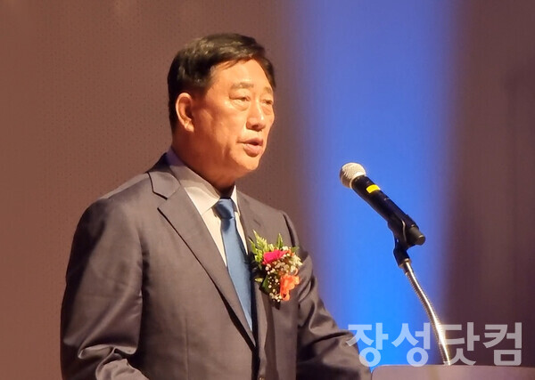 민선8기(제40대) 김한종 장성군수가 취임사를 하고 있다.